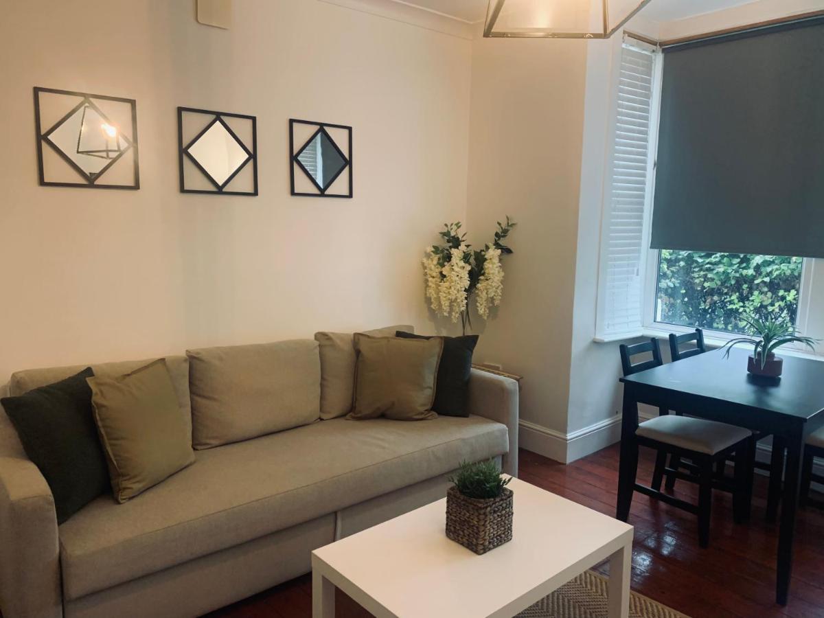 Unique 2 Bedroom Apartment In London/ Excel / Olympic City Close To Central Line Tube Station With Gated Parking Space Bagian luar foto