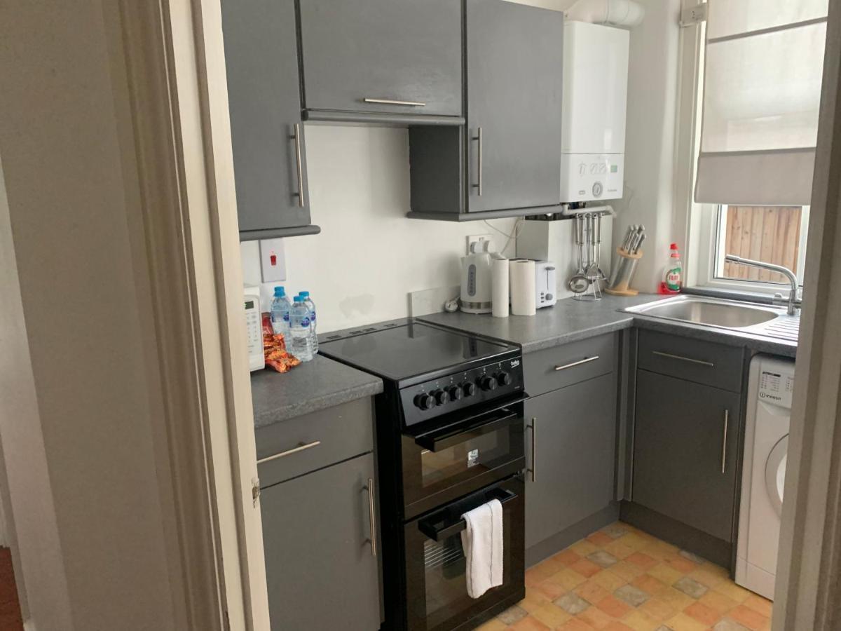 Unique 2 Bedroom Apartment In London/ Excel / Olympic City Close To Central Line Tube Station With Gated Parking Space Bagian luar foto
